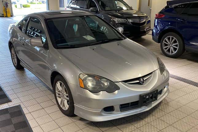 Image for article titled I'm A College Kid With A Limited Budget And I Need A Reliable Ride! What Car Should I Buy?