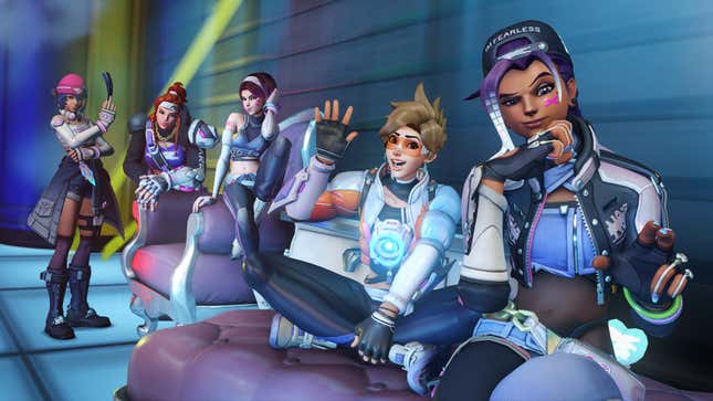 Kiriko, Brigitte, D.Va, Tracer, and Sombra wear their Le Sserafim skins.