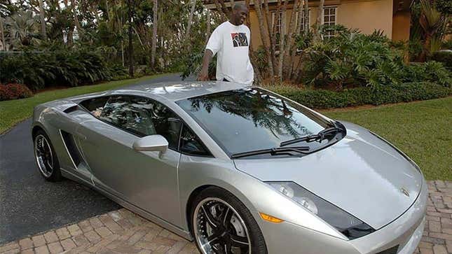 Shaq standing nexto to his custom silver Gallardo