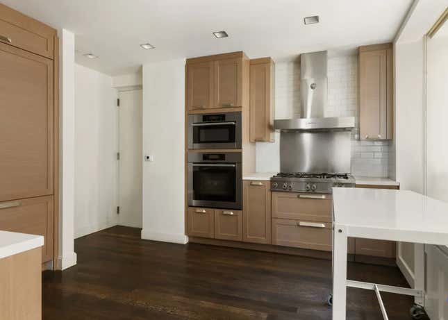 Image for article titled A Look Inside Carmelo Anthony&#39;s Luxurious Manhattan Apartment, Now For Sale at This Eye-Watering Price