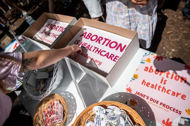 Image for article titled Crisis Pregnancy Centers Are Spying on Pregnant People, New Study Says