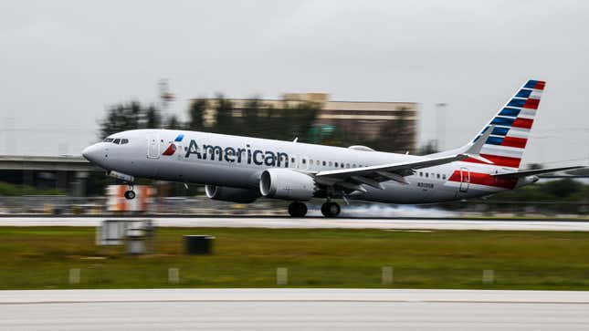 Image for article titled American Airlines Raises Holiday Pay To Spur Flight Attendants To Work