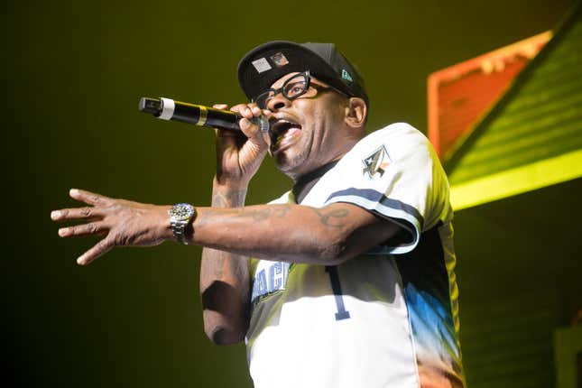 Rapper Scarface tritt während des Hip Hop Classics-Konzerts im Smart Financial Centre am 29. April 2023 in Sugar Land, Texas, auf der Bühne auf.