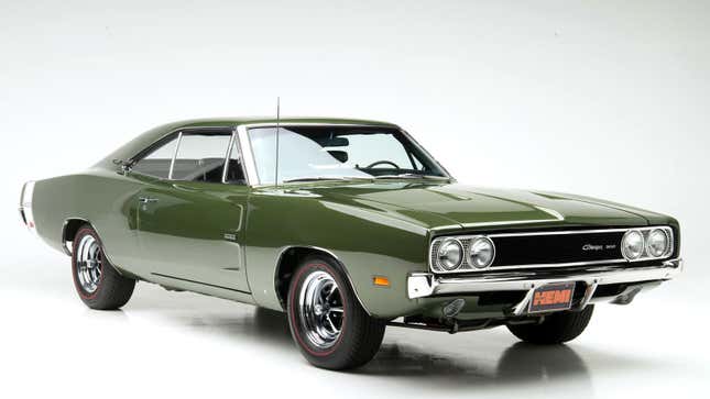 Una foto de un muscle car Dodge Charger verde  de 1969. 