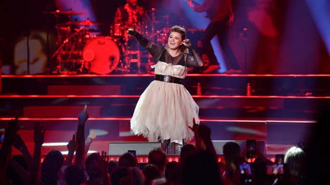 Kelly Clarkson Kindly Rejects Woman Fan: 'I Just Unfortunately Like D-cks'