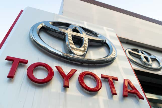 Toyota Motor Co. y otros cuatro fabricantes de automóviles japoneses admitieron haber manejado mal las pruebas de seguridad.