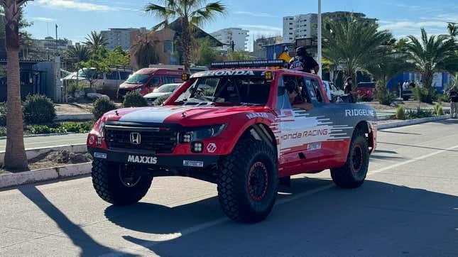 Imagen para el artículo titulado Aquí está todo lo interesante que vi al inicio de la Baja 1000