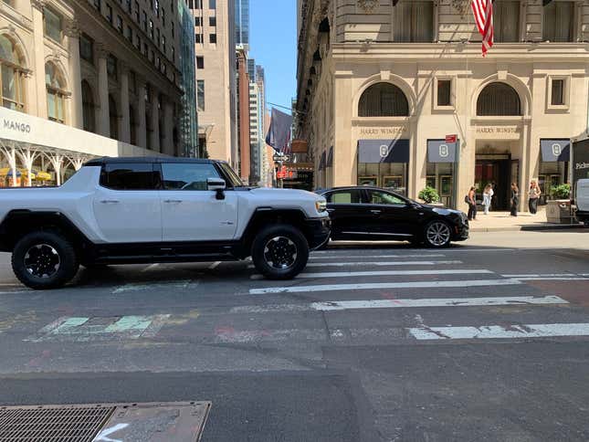 Image for article titled The GMC Hummer EV Is HUGE in Real-World Traffic