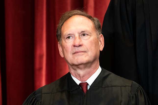 Image for article titled Leaked Documents Show The Supreme Court Plans to Overturn Roe v. Wade
