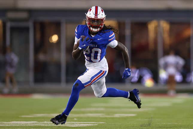 Derrick McFall #20 von den Southern Methodist Mustangs läuft mit dem Ball während der zweiten Halbzeit gegen die California Golden Bears.