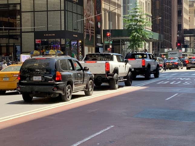 Image for article titled The GMC Hummer EV Is HUGE in Real-World Traffic