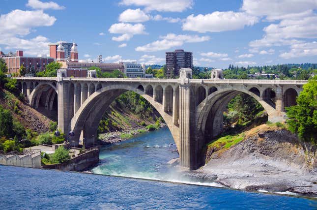 Image for article titled 10 cities with the most entry-level jobs that pay a living wage