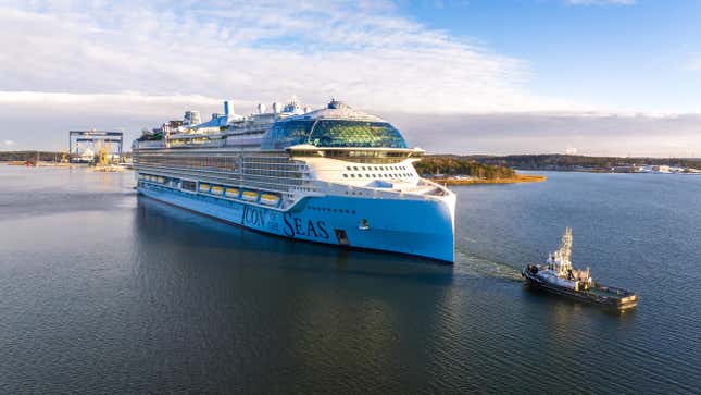 Nach mehr als zweijähriger Bauzeit verlässt die Icon of the Seas Turku, Finnland.