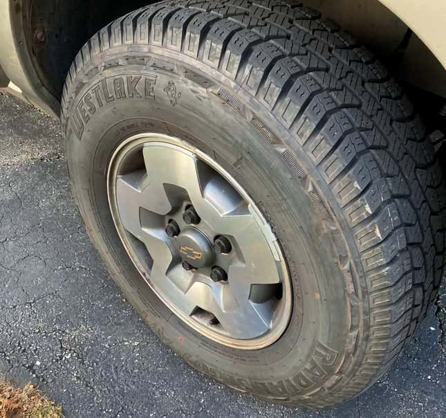 Image for article titled At $5,500, Could You See Blazing Some New Trails In This 2004 Chevy Blazer?
