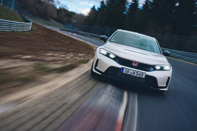 Honda Civic Type R en una pista de carreras