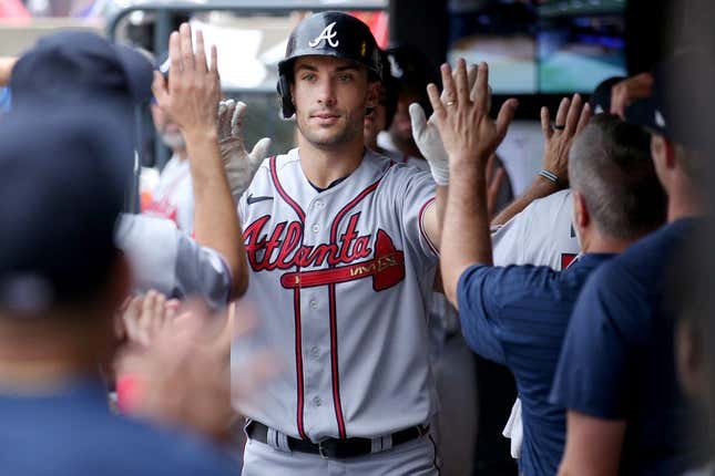 Matt Olson puts on Atlanta Braves jersey for first time