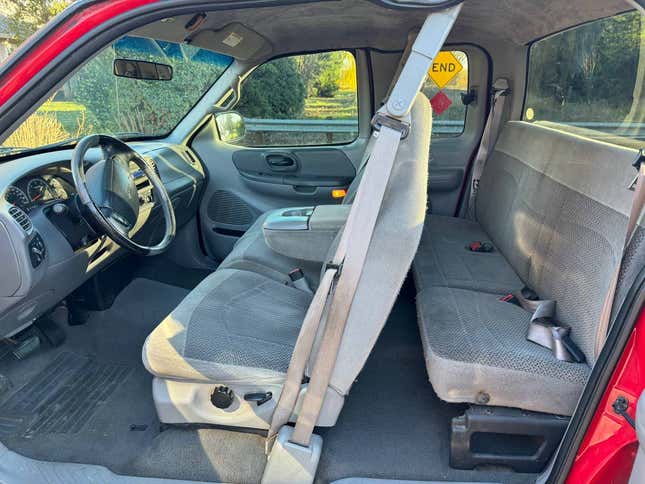 Image for article titled At $5,000, Is This 2000 Ford F-150 An Officially Sanctioned Steal?