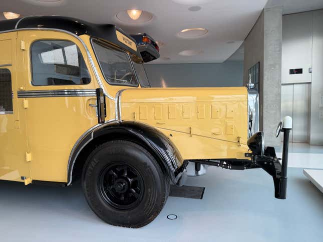 Front end of a yellow 1938 Mercedes-Benz O 10000 bus