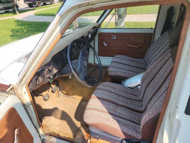 Image for article titled At $5,200, Would Only A Schnook Pass Up This 1977 Toyota Chinook?