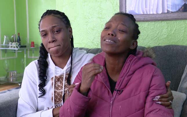 Imagen para el artículo titulado Prepárese para llorar: una madre de Detroit dice que la ciudad la rechazó cuando intentó proteger a sus bebés del clima gélido