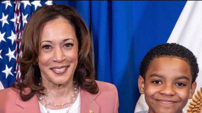 Imagen para el artículo titulado Este niño negro de 12 años se volvió viral por azotar a seguidores de Trump en los debates