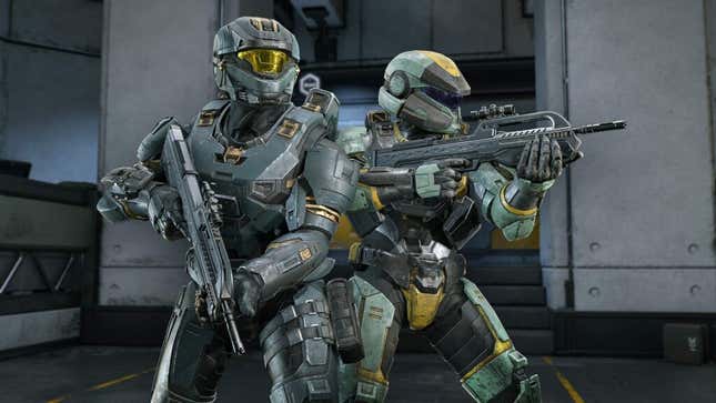 Two Spartans stand next to each other wielding battle rifles in Halo Infinite.
