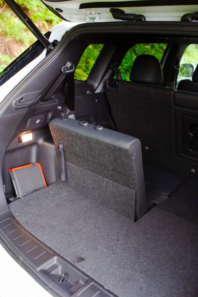 Image for article titled I Have No Idea How The Mitsubishi Outlander Is $10,000 Cheaper Than A Kia Telluride