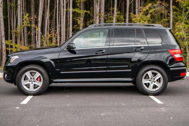 Image for article titled This Frankenstein Manual-Swapped V8 Mercedes GLK Hosts Parts From 6 Different Mercedes