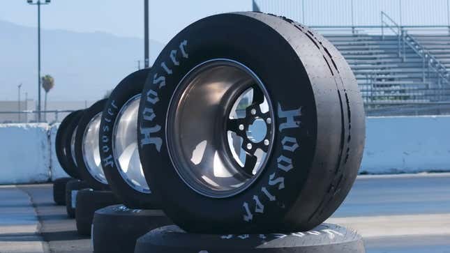 Imagen para el artículo titulado ¿Cuánto más rápido irás con neumáticos Drag Slicks?