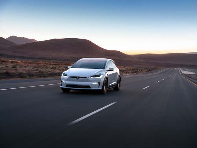 Die US-amerikanische National Highway Traffic Safety Administration untersuchte mehr als 110.000 Tesla Model X-Fahrzeuge. 