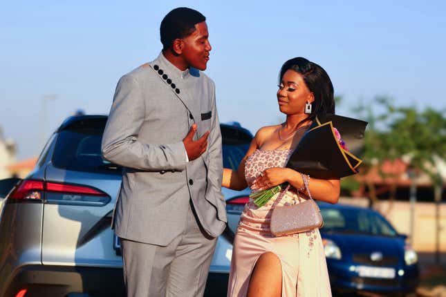Image for article titled Prom Night Contro: Debate On Parents Getting Hotel Rooms For ...Their Kids Goes Viral