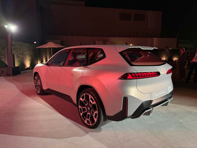 Rear 3/4 view of the BMW Vision Neue Klasse X concept