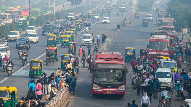 Image for article titled India's Government Is Pushing For Swappable Battery Stations And It Could Usher In Standardization