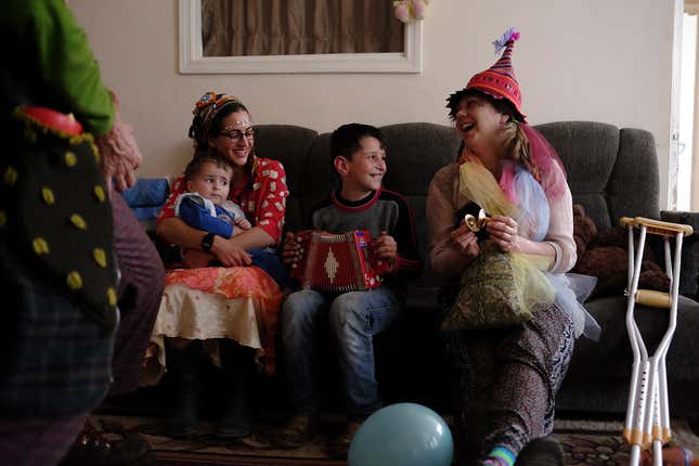 Image for article titled Photos: The real-life Patch Adams proves laughter is the best medicine in Armenia