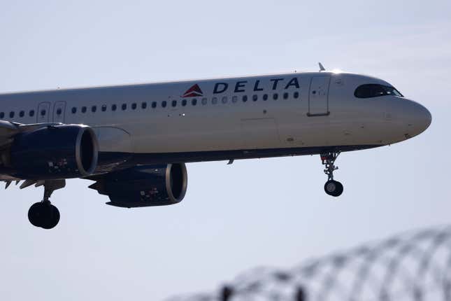 Ein Flugzeug von Delta Air Lines