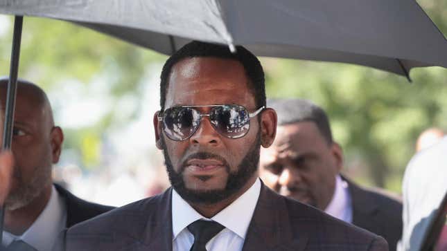 R. Kelly leaves the Leighton Criminal Courts Building following a hearing on June 26, 2019 in Chicago, Illinois.