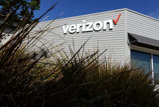 Bild für Artikel mit dem Titel Verizon gab DEI auf. Dann genehmigten die Aufsichtsbehörden den 20-Milliarden-Dollar-Deal mit Frontier.