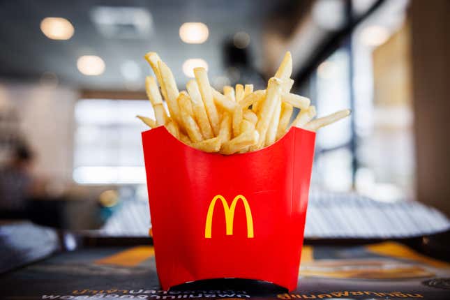 McDonalds presenta los viernes papas fritas gratis y una oferta de comida  de $5