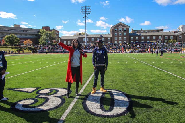 Image de l'article intitulé Plus de 30 moments de retrouvailles à l’Université Howard pour vous mettre dans l’ambiance du retour à la maison