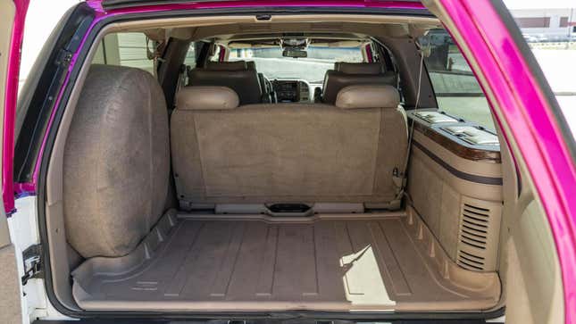 Image for article titled This Chevrolet Suburban Is So '90s It Hurts