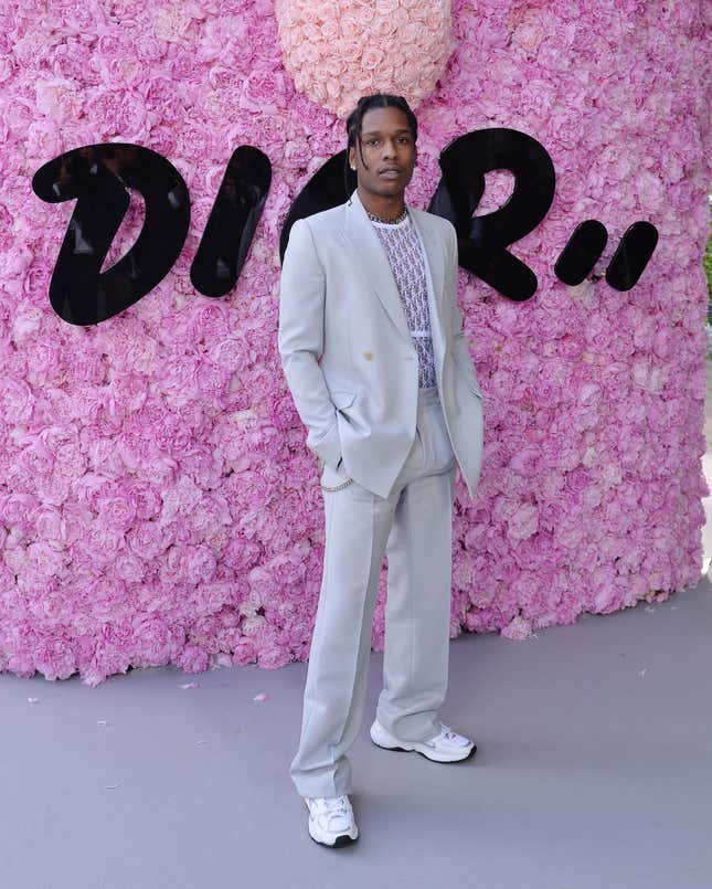 Bild für Artikel mit dem Titel Diese Outfits beweisen, dass A$AP Rocky der stylischste Mann im Hip-Hop ist