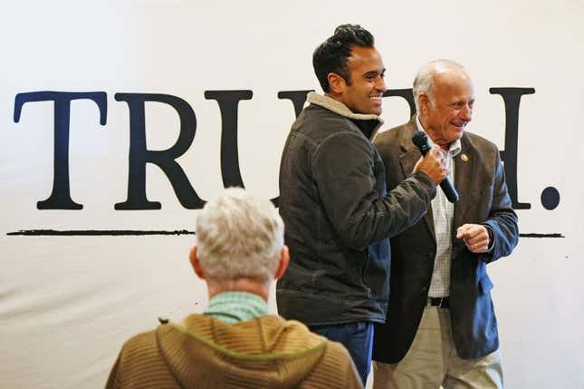 Vivek Ramaswamy Brings Out Former Rep. Steve King at Iowa Event