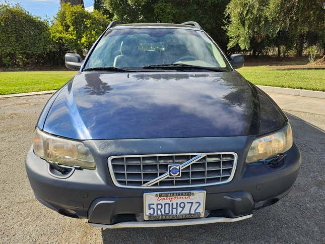 Image for article titled At $2,999, Will This 2004 Volvo XC70 Go The Distance?