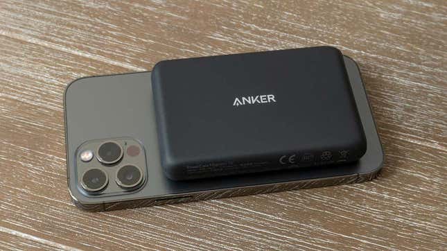 Photos of Anker PowerCore Magnetic 5K Portable Wireless Charger