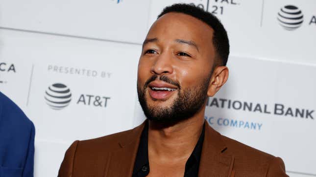 Image for article titled John Legend Says Michael Costello's Alleged DMs From Chrissy Teigen Are 'Completely Fake'