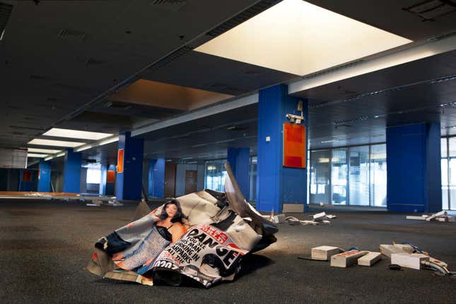 Image for article titled Photos: Inside one of News Corp.’s deserted newsrooms