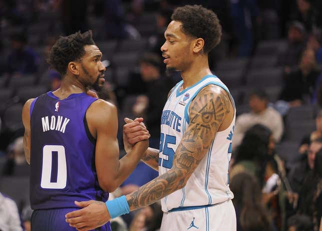 NBA roundup: Hornets buzz by Kings, end 11-game skid
