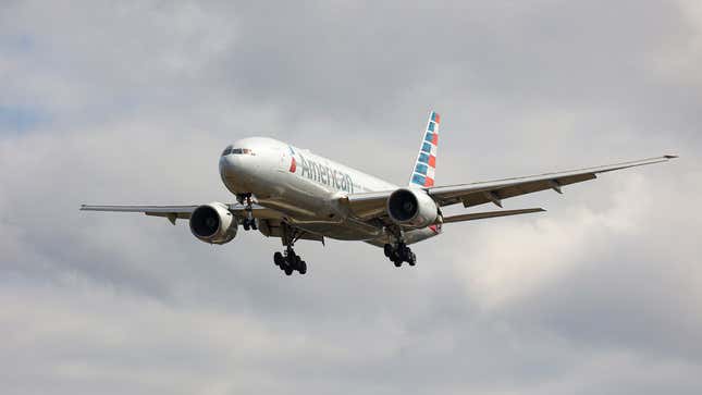 Image for article titled Lawsuit Blames American Airlines Defibrillator&#39;s Dead Battery for Fatal Heart Attack