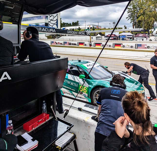 Imagen para el artículo titulado Detrás de escena del Petit Le Mans de IMSA con Gradient Racing