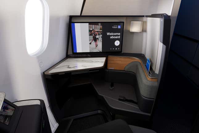Image for article titled Inside United Airlines&#39; new super-luxury suites: caviar, fancy pajamas, and privacy doors
